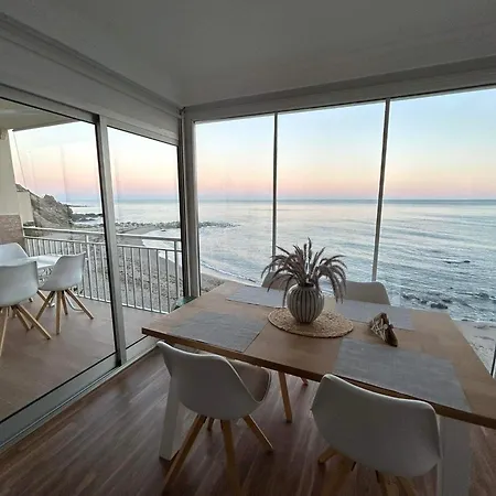Perla Playa Casa ベナルマデナ