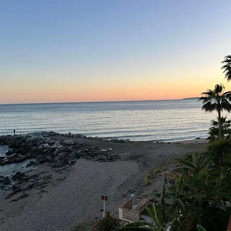 Perla Playa Casa ベナルマデナ